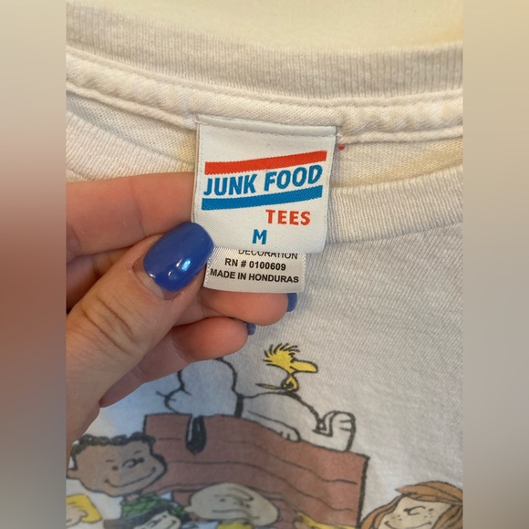 Urban Outfitters Junk Food Tees Charlie Brown Peanuts graphic tee size medium - Picture 2 of 5